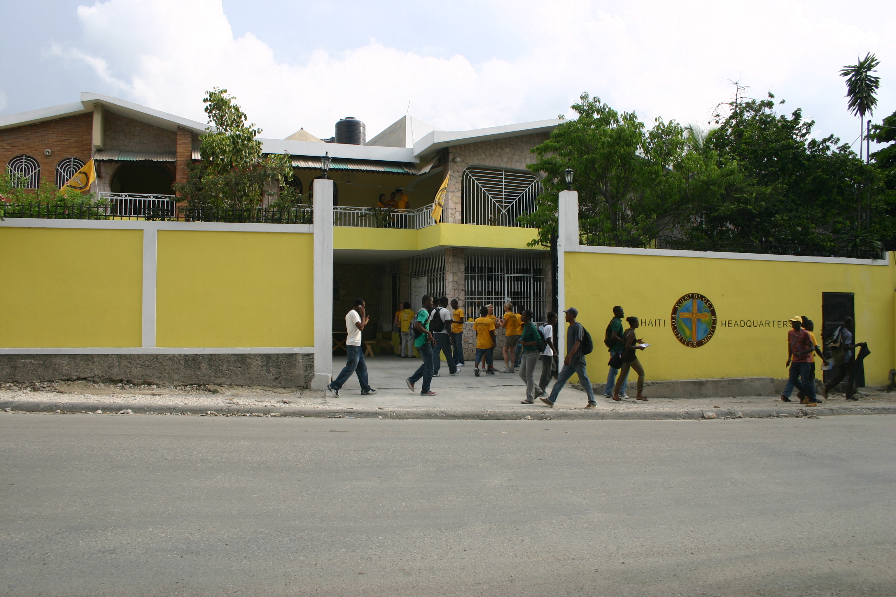 Новое трёхэтажное здание добровольных священников на Гаити позволяет быстро оказывать помощь населению Гаити.